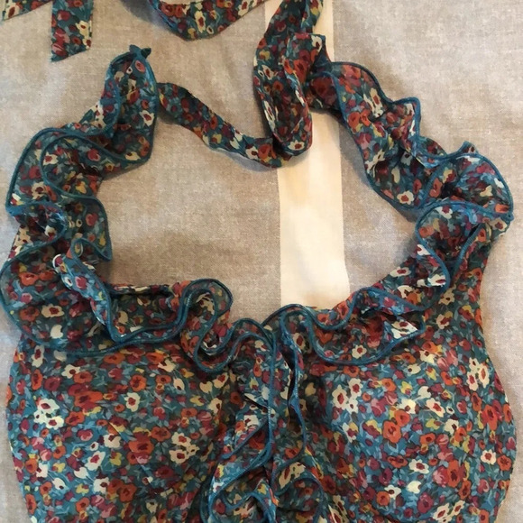 Floral padded halter ruffle top size medium - Picture 9 of 17